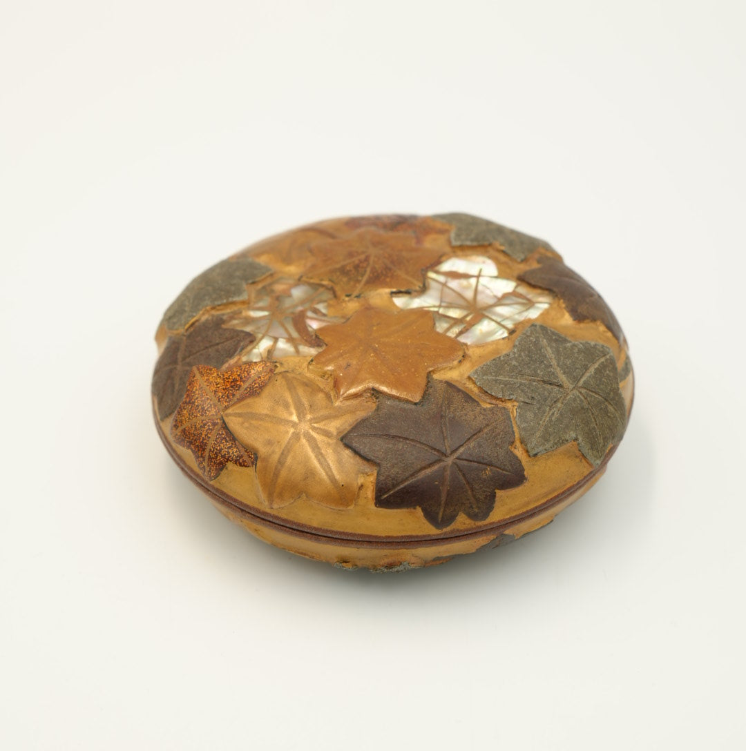 19th Century Japanese Lacquer Incense Box - Maki-e Raden Maple Leaf Kogo