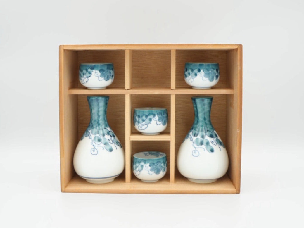 Japanese Blue and White Sometsuke Grape Tokkuri Sake Bottle — Sanpo, Showa Period, Arita or Kyo Ware