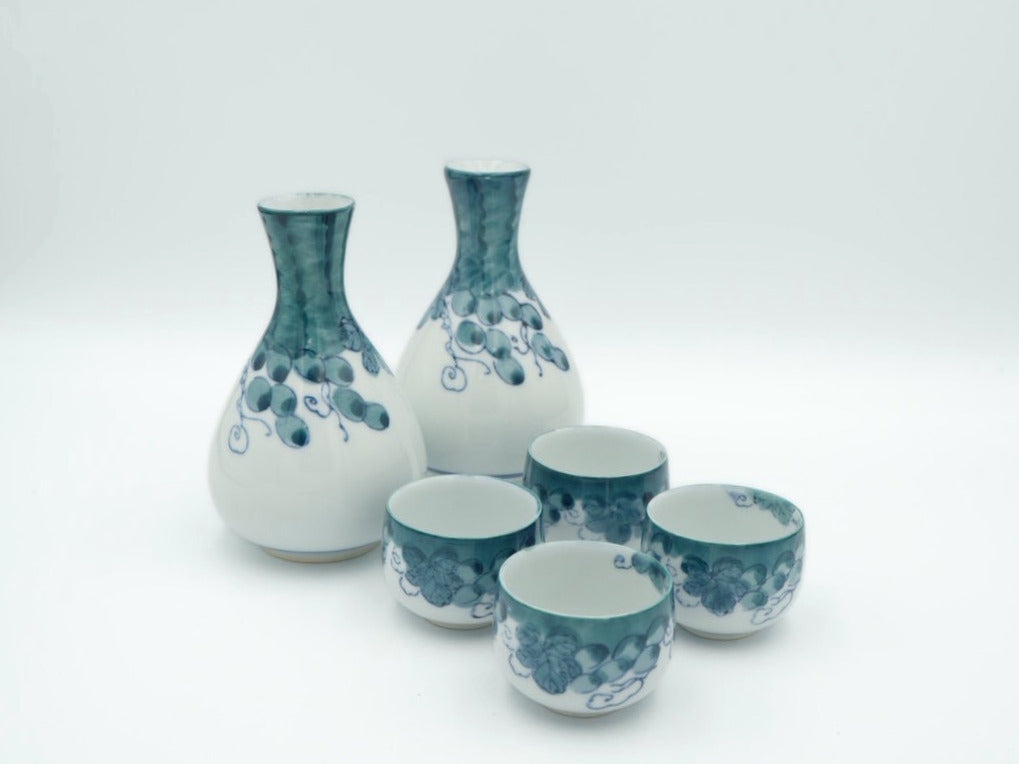 Japanese Blue and White Sometsuke Grape Tokkuri Sake Bottle — Sanpo, Showa Period, Arita or Kyo Ware